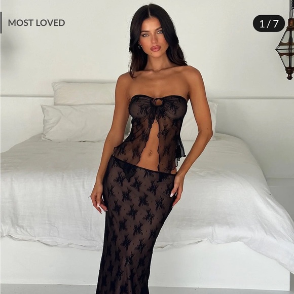 Tiger Mist Karolina Lace Skirt Set in Black - Picture 2 of 8